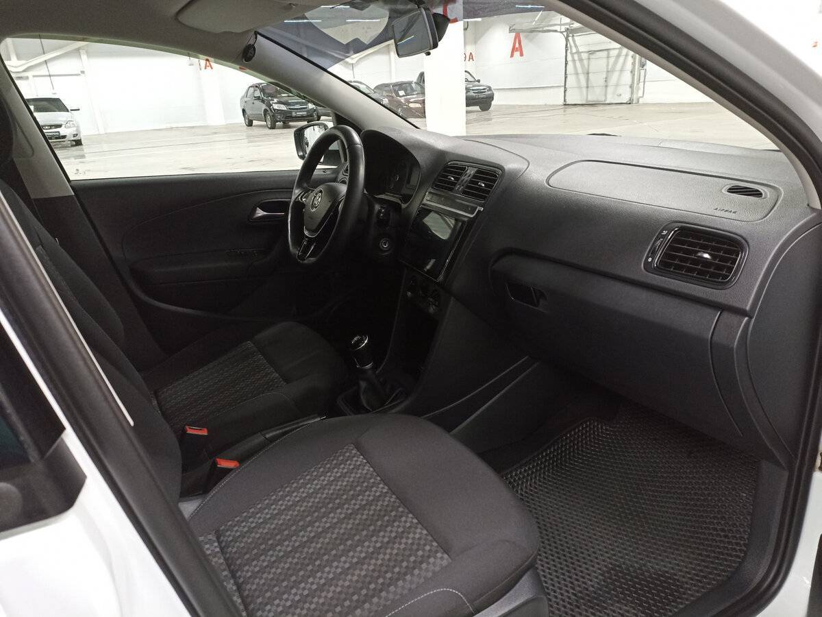 Volkswagen Polo, 2016 Фото №11