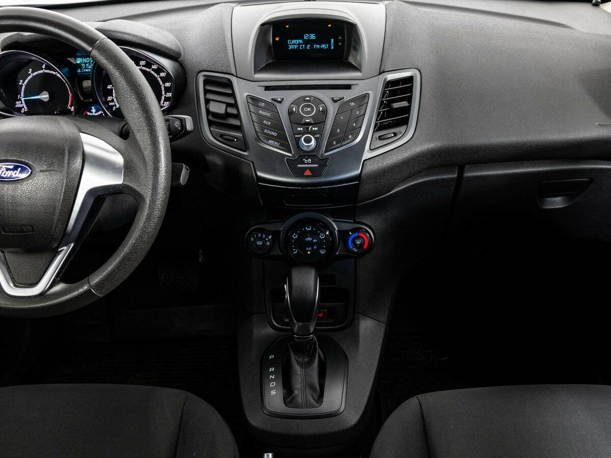 Ford Fiesta Mk6 Рестайлинг, 2016 Фото №9